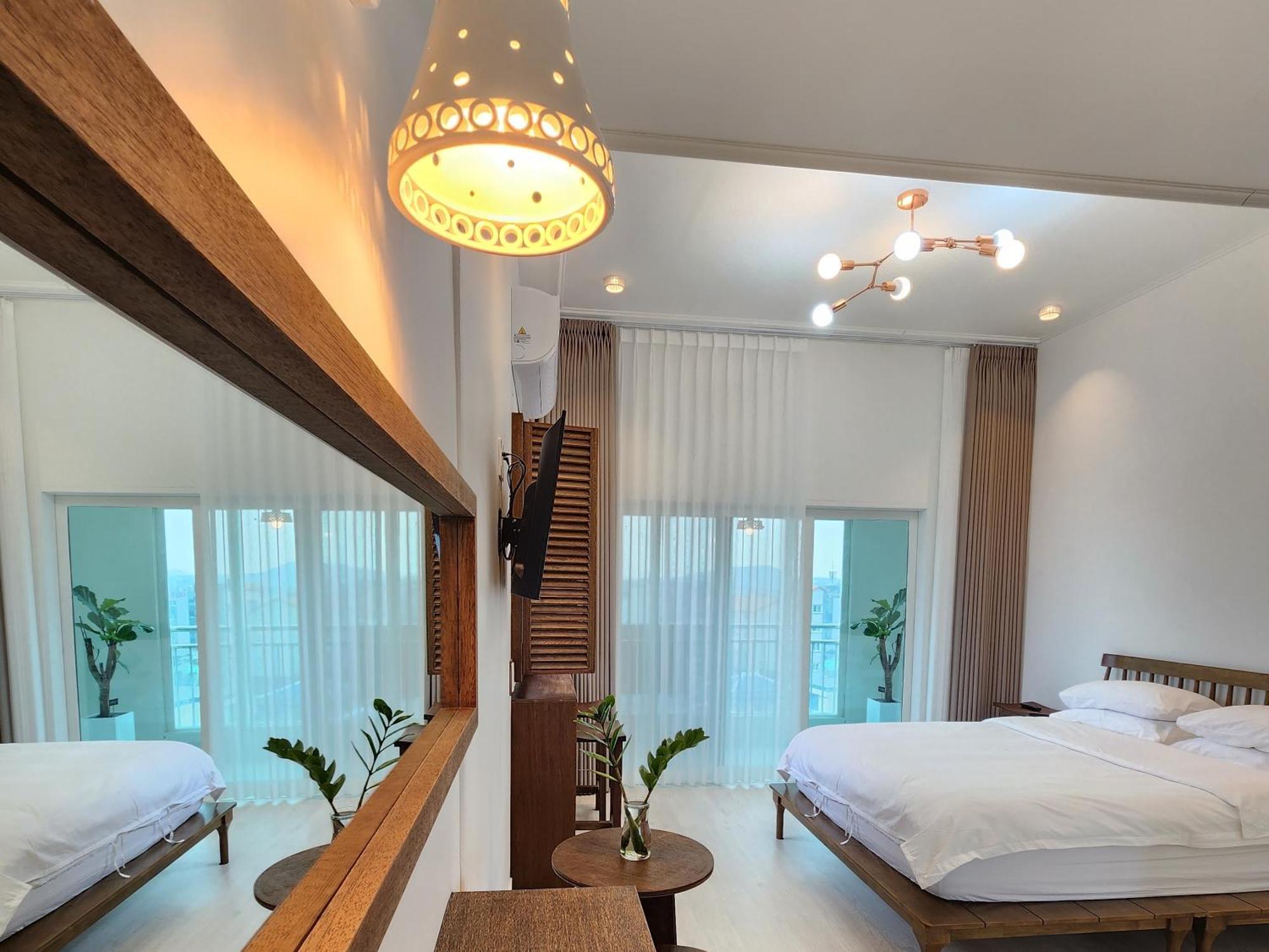 סאוגוויפו Pureun Jeju Pension מראה חיצוני תמונה