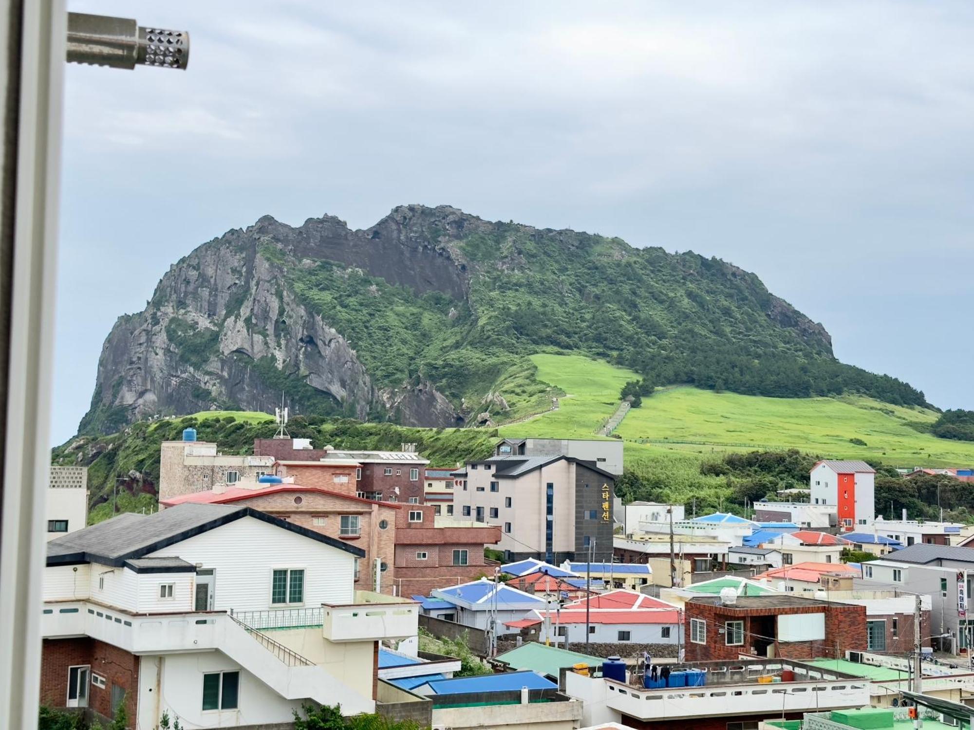 סאוגוויפו Pureun Jeju Pension מראה חיצוני תמונה